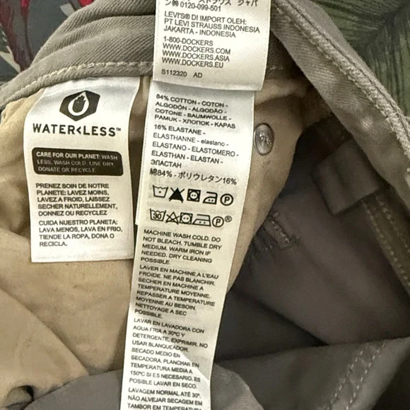 Dockers Classic Gray Shorts - Picture 5 of 6